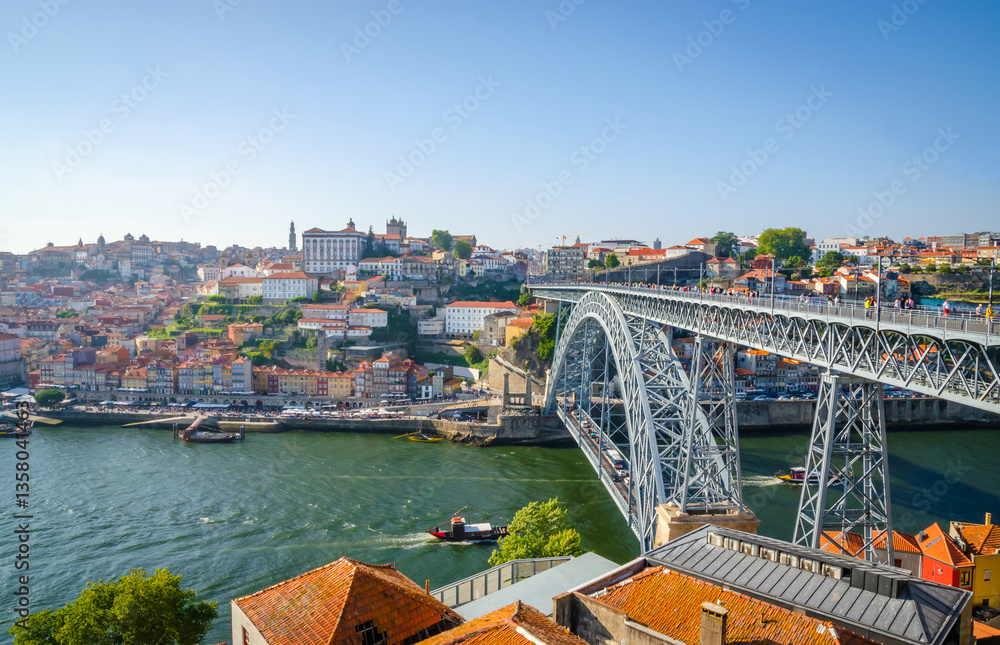 Fototapeta premium Beautiful view of bridge Ponte dom Luis and old town Porto, Portugal