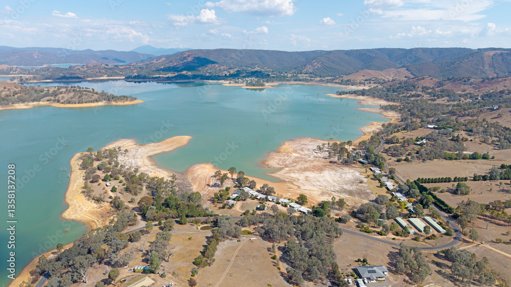 Αυτοκόλλητο Lake Eildon and the Victorian town of  Bonnie Doon