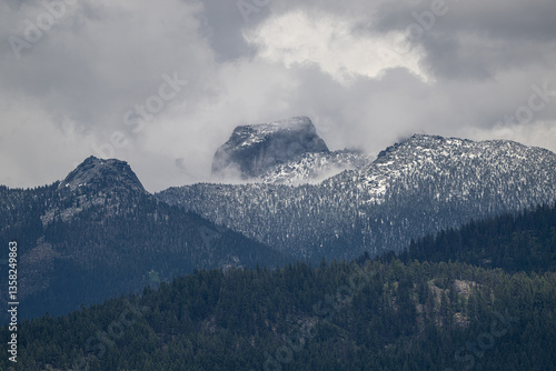 Obraz na płótnie Salmon River Mountains along the Priest Lake, Idaho w salonie