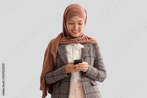Young Muslim businesswoman ...