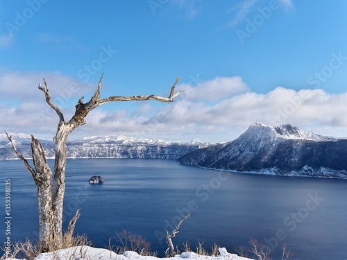 Eastern Hokkaido: Snow trekking on the outer rim of Lake Mashu in winter