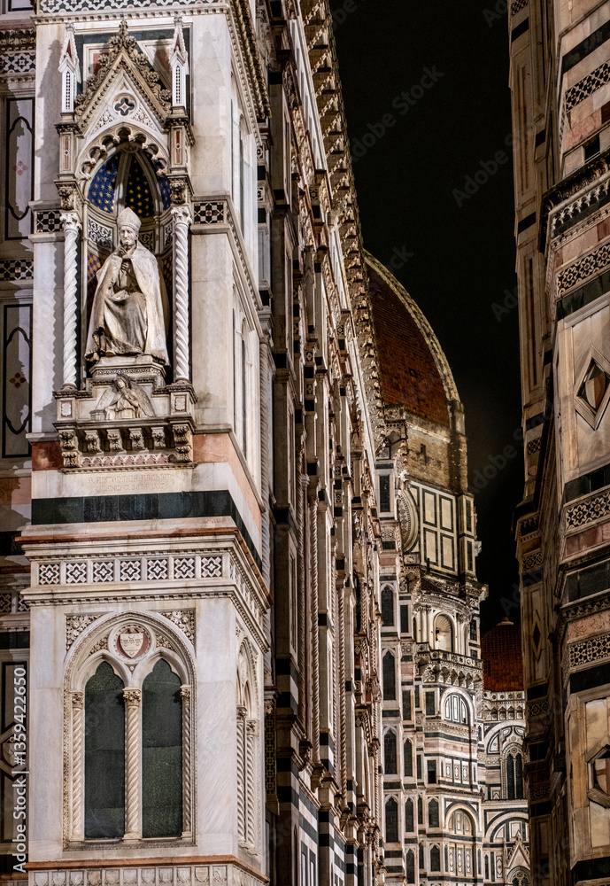 Obraz premium The Duomo In Florence, Italy At Night After A Rain Shower