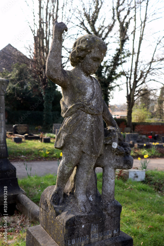 Fototapeta premium Statue of Cherub in a cemetery