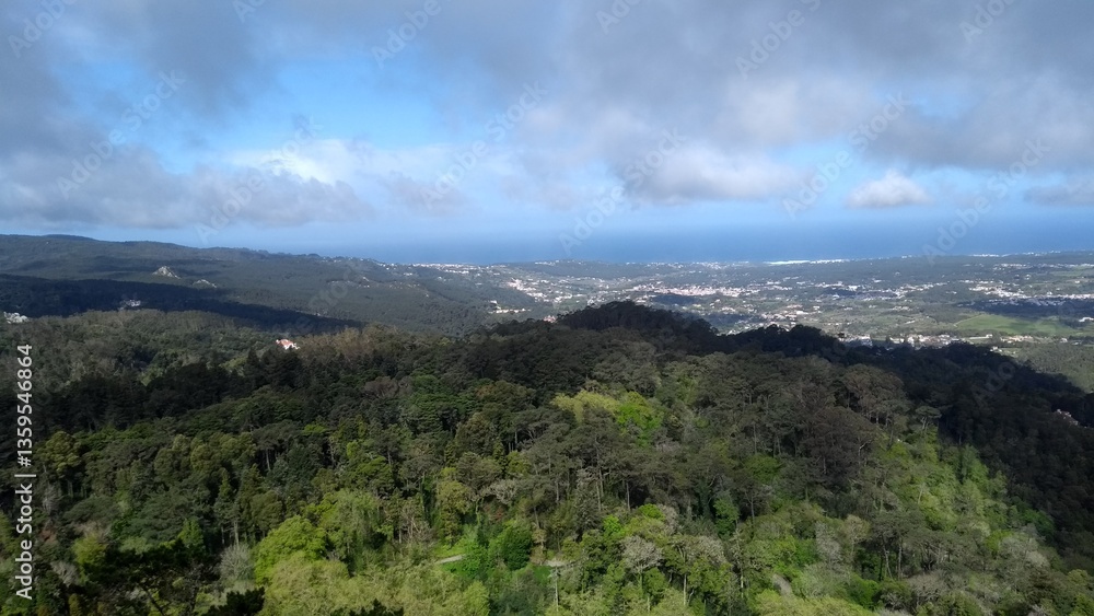 Vue panoramique depuis le palais de la pena à sintra au Portugal Vue panoramique depuis le palais de la pena à sintra au Portugal