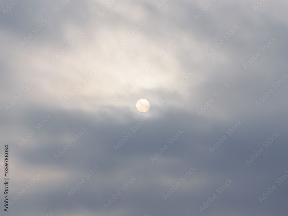 太陽を雲が隠す01 太陽を雲が隠す01