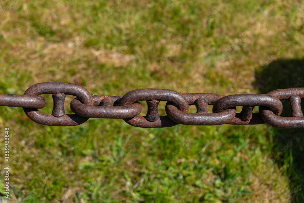 Photo of chain on stone Photo of chain on stone