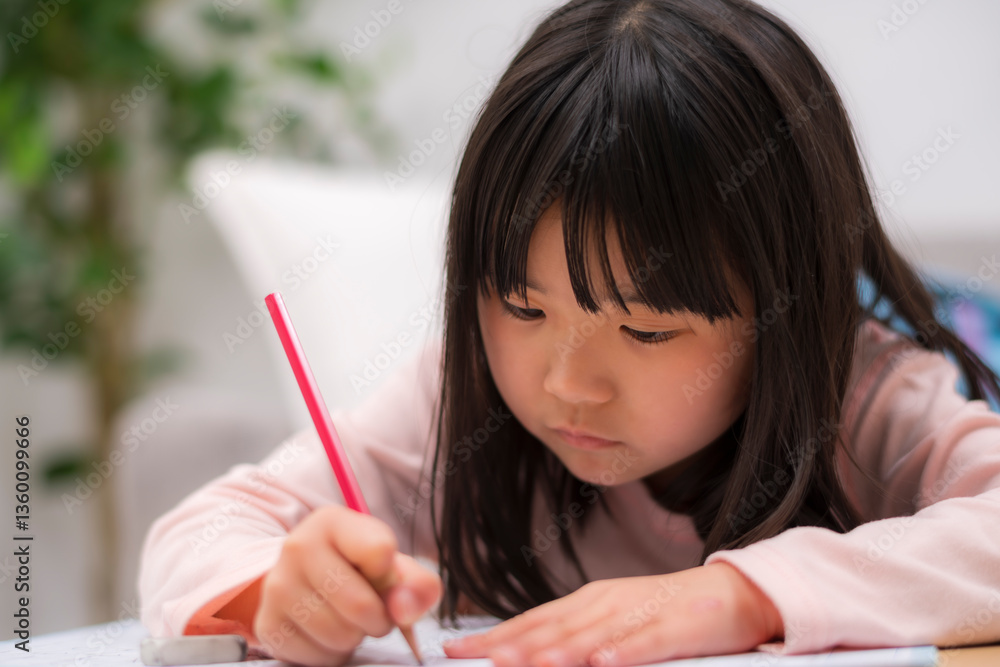 宿題に取り組む子どもの学習風景