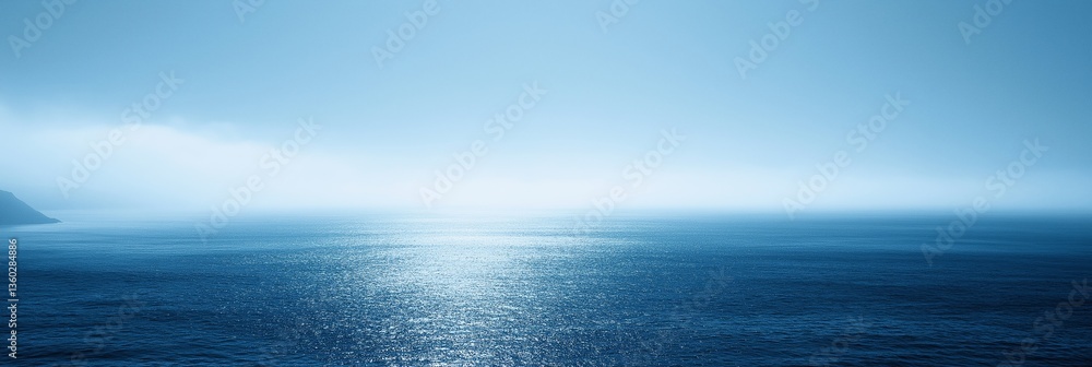 Obraz premium An expansive view of serene waters beneath a soft mist creates a peaceful and tranquil atmosphere.