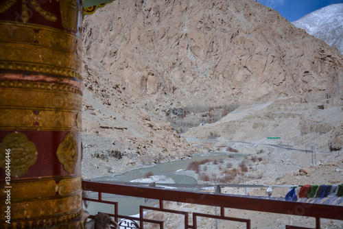 Photography Ladakh has splendid beauty, beautiful monasteries, landscapes, mountains, passes, rivers and lakes, which make Ladakh a perfect tourist destination to spend time with friends and family