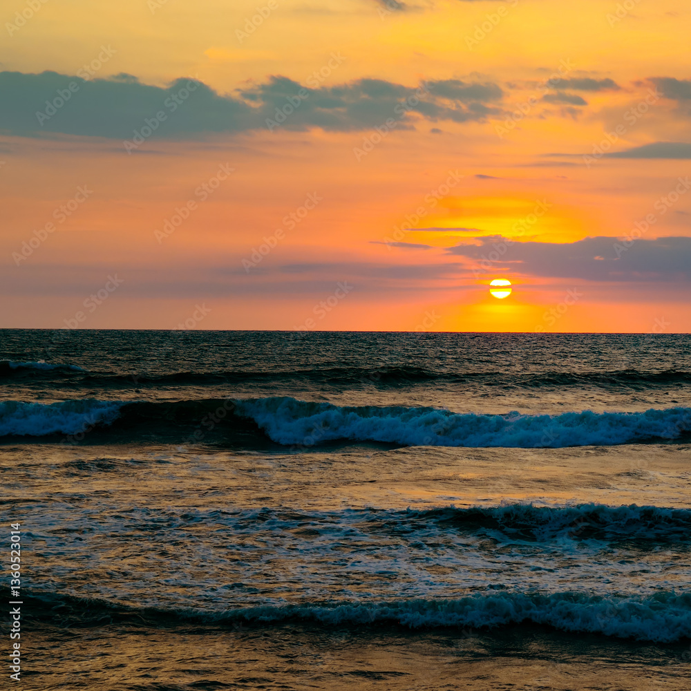 Fototapeta premium Sea and bright sunrise.