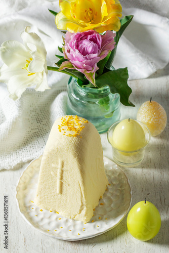 Obraz na płótnie Traditional Slavic Easter dish made from cottage cheese - Paskha, a bouquet of tulips and candles on a light background. w salonie