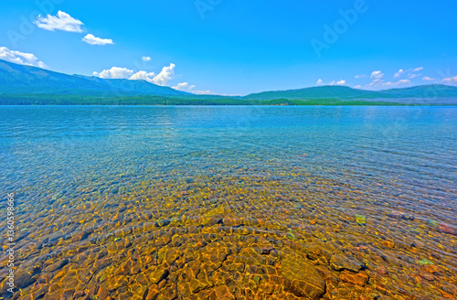 Obraz na płótnie Rocks Showing in the Clear Waters of a Mountain Lake w salonie