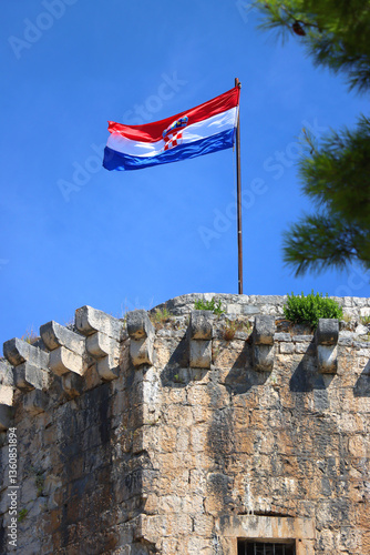 Obraz na płótnie Historical Kamerlengo Fortress in Trogir, Croatia and Croatian flag. w salonie