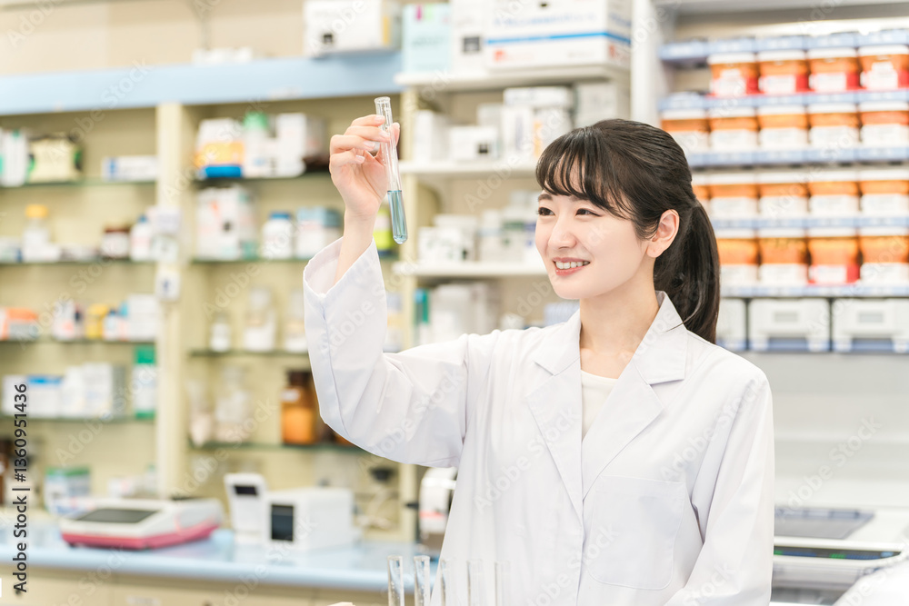 研究室で研究する医学生・研究員・薬剤師・調剤師
研究室で研究する医学生・研究員・薬剤師・調剤師