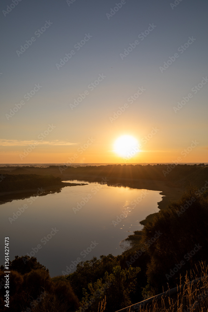Obraz premium Sunset over Tower Hill Reserve and Lake.