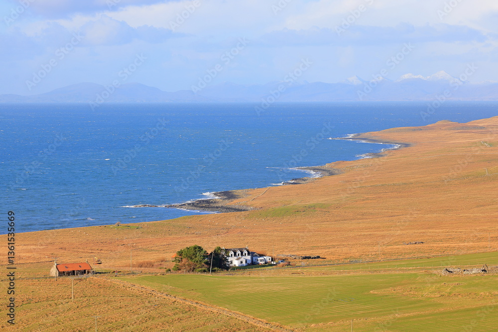 Obraz premium The scenic view on the loop road of the Isle of Skye, Scotland, United Kingdom