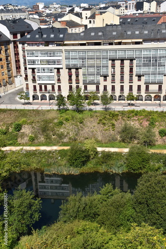 Puente del rio en ciudad