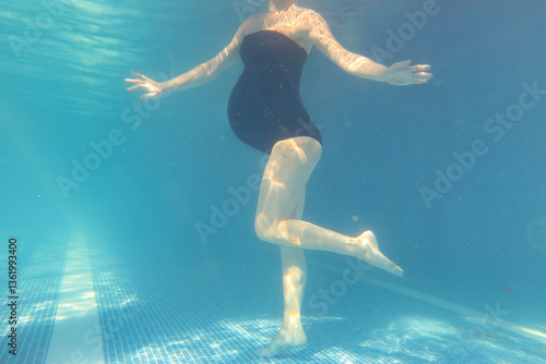 Wallpaper Mural Pregnant woman in the pool. Torontodigital.ca