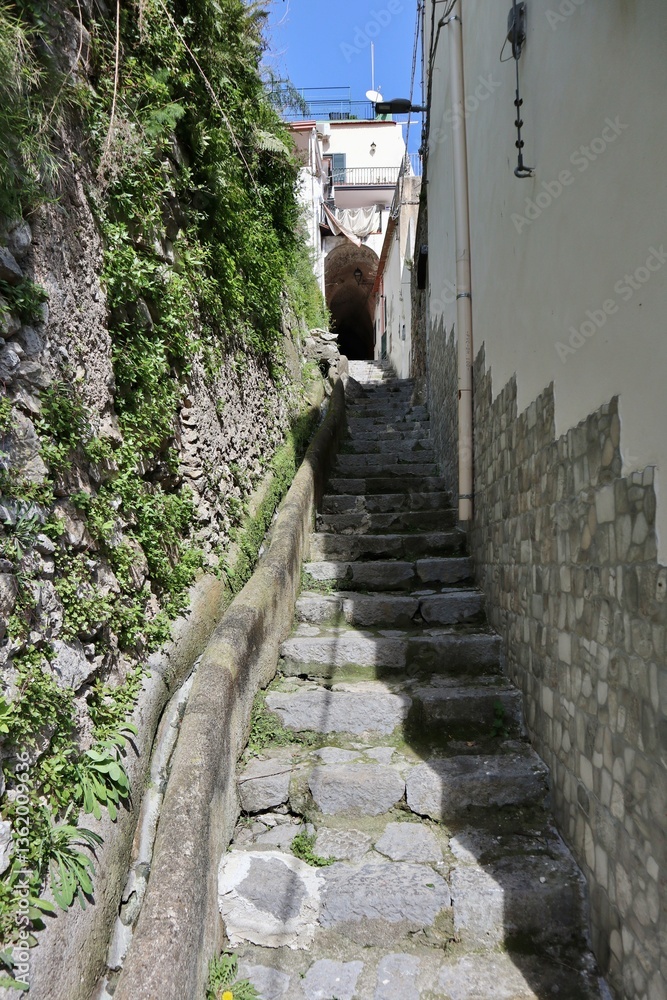 Pontone - Via Pisacane verso il borgo