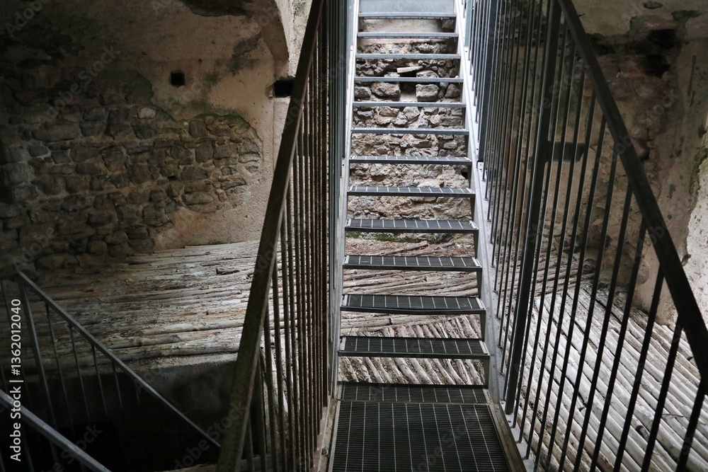 Pontone - Scala di accesso verso il secondo piano della Torre dello Ziro