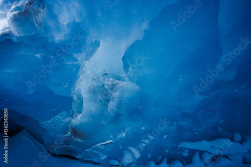 Obraz na płótnie A close-up of sparkling deep blue ice, icy glacier cave part w salonie
