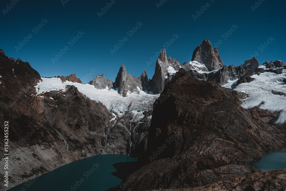 Obraz premium fitz roy - patagonia view from the top view point, no clouds