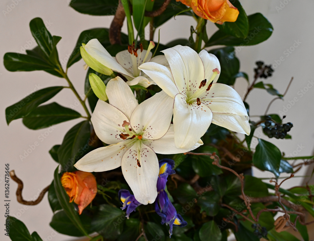 Obraz premium beautiful white lilies in a flower bouquet