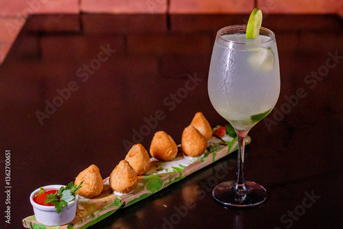 Caipirinha com limão na borda