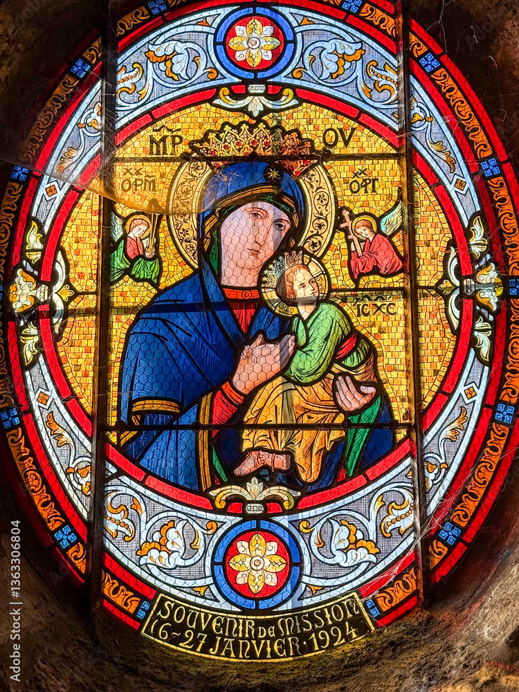 Fototapeta premium Vidriera Iglesia francesa sur de Francia