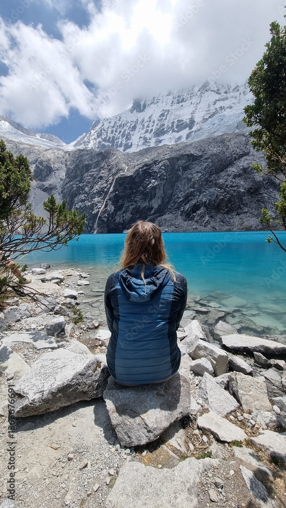 Naklejka premium Hiker Resting by Lake 69, Cordillera Blanca, Peru