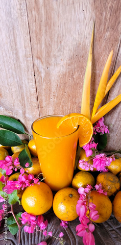 Obraz na płótnie Fresh orange juice w salonie