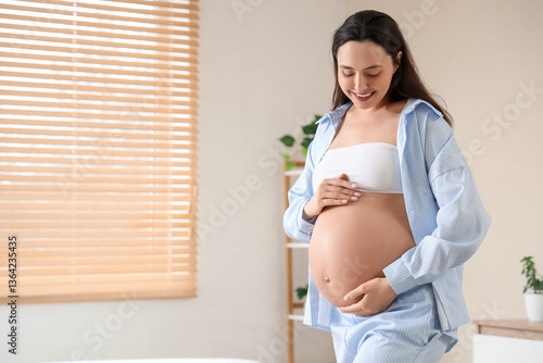 Portrait of young pregnant ...