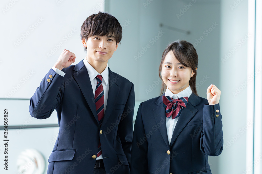 ガッツポーズする高校生【撮影協力:スカパー東京メディアセンター】	