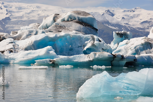 Obraz na płótnie Icebergs turquoise lake and snowy mountains. Jokulsarlon, Southeast area. Iceland. w salonie