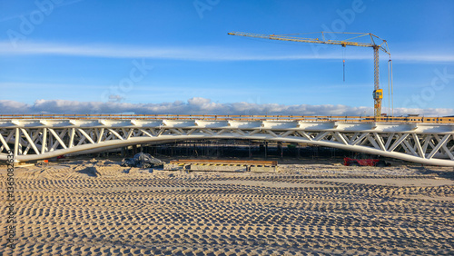 Obraz na płótnie Steel bridge under construction and tire marks w salonie