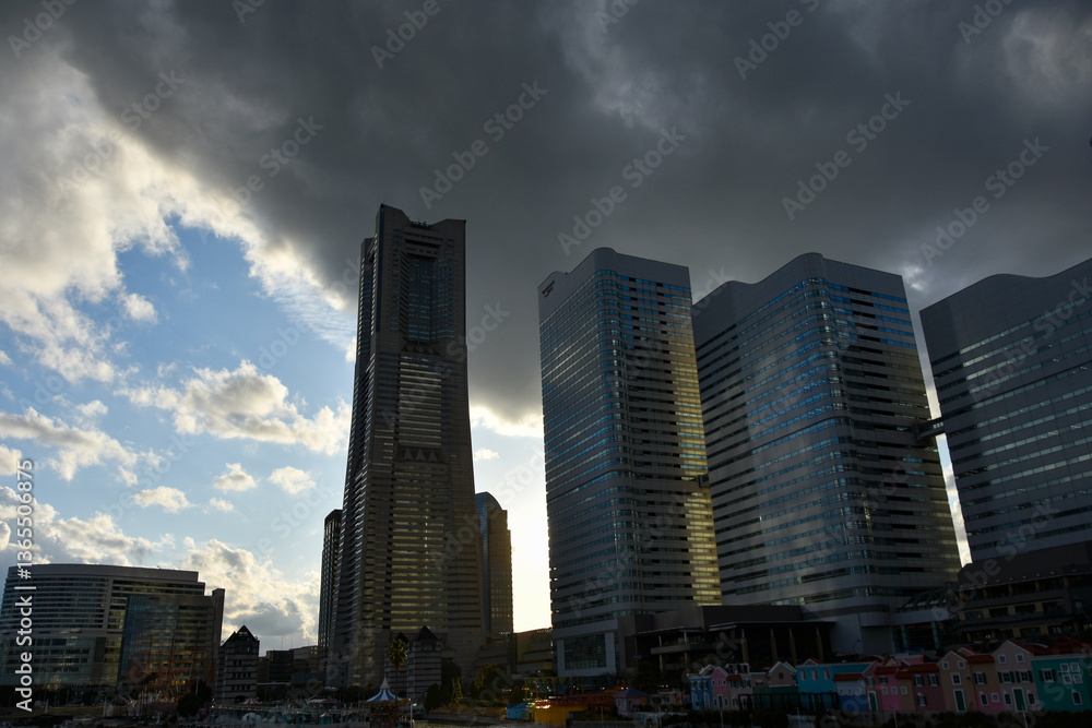 夕暮れ時のランドマークタワー 夕暮れ時のランドマークタワー