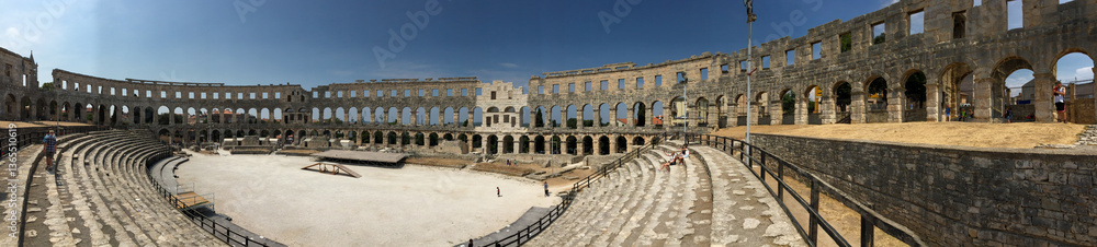 Naklejka premium Pula Arena Curved Arches