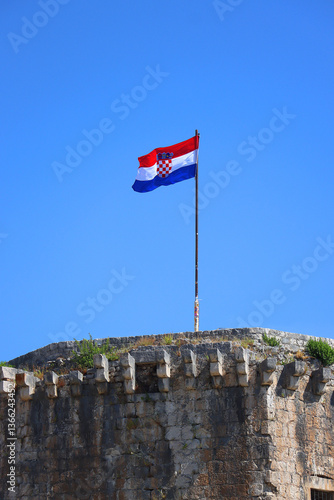 Obraz na płótnie Historical Kamerlengo Fortress in Trogir, Croatia and Croatian flag. w salonie