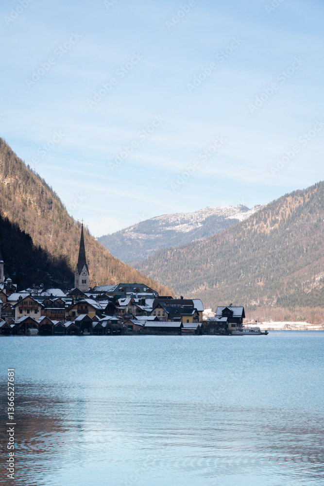 Obraz premium Bright sunny winter day, Alps, Hallstatt lake and village view.