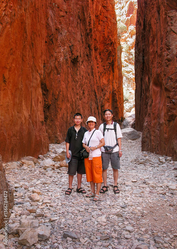 Obraz na płótnie Tourists posing for photos at Standley Chasm. West MacDonnell National Park. Northern Territory. Australia. w salonie