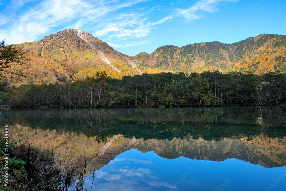Fototapeta premium 上高地大正池と焼岳_1