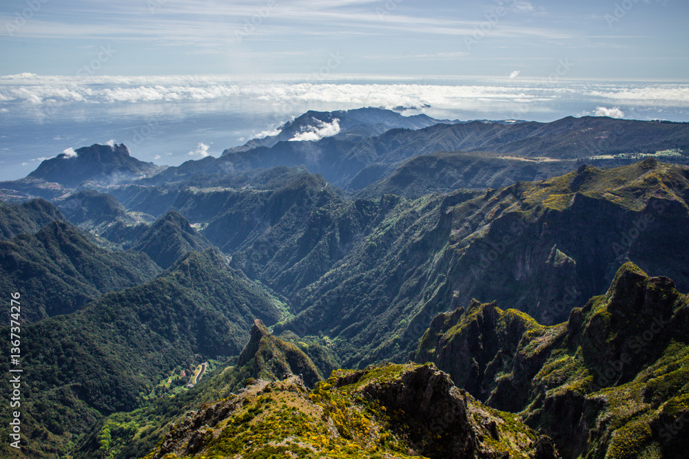 Fototapeta premium beautiful mountain landscape on the island of Madeira in Portugal