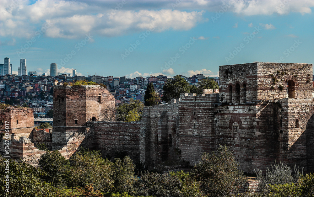 Obraz premium Magical Istanbul: The City Between ContinentsSunset Over the Bosphorus Bridge The Blue Mosque at Night The Grand Bazaar: Colors and Traditions Panoramic View of Istanbul with Hagia Sophia