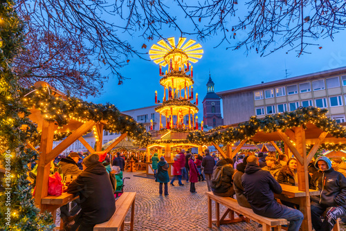 Christmas Market stalls in the market square in Altstadt Spandau at dusk, Spandau, Berlin, Germany