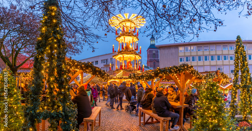 Christmas Market stalls in the market square in Altstadt Spandau at dusk, Spandau, Berlin, Germany