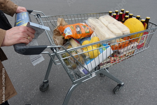 Gefüllter Einkauswagen