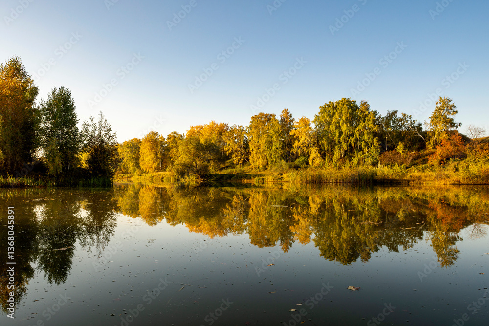 Obraz premium River landscape on a sunny autumn morning. The serenity and tranquility of an autumn morning on the banks of a narrow rural river.