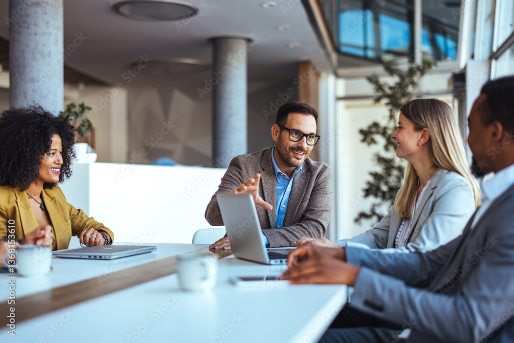 Naklejka premium Team Collaborating During Office Meeting in a Modern Workspace Setting