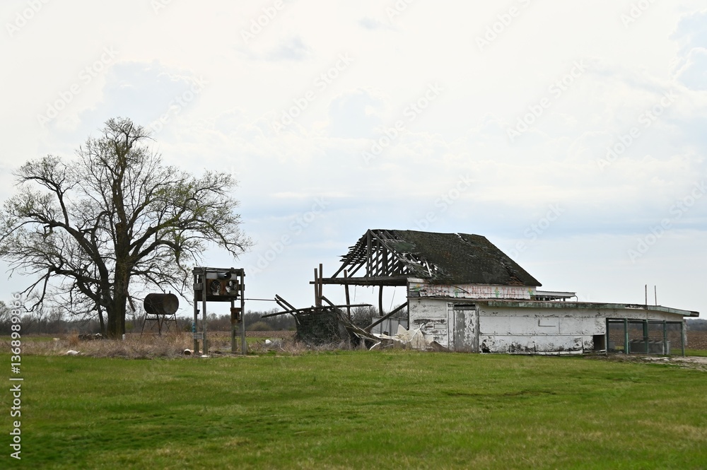 Obraz premium Damaged Building