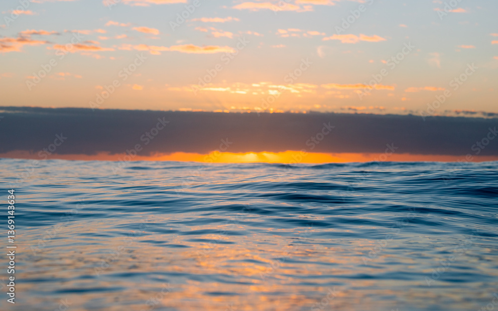 Fototapeta premium Beautiful morning in the calm ocean.